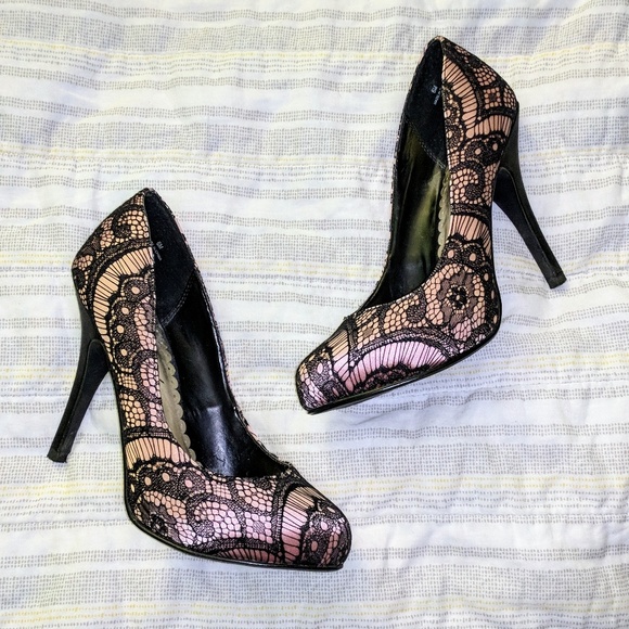 Shoes - Sexy elegant lace & satin pumps!